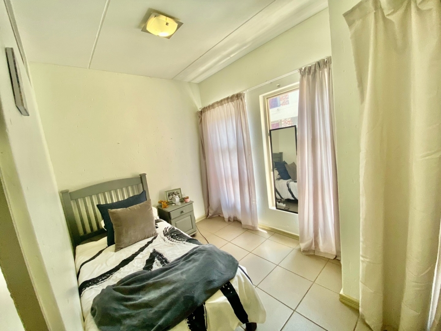 1 Bedroom Property for Sale in Mooivallei Park North West
